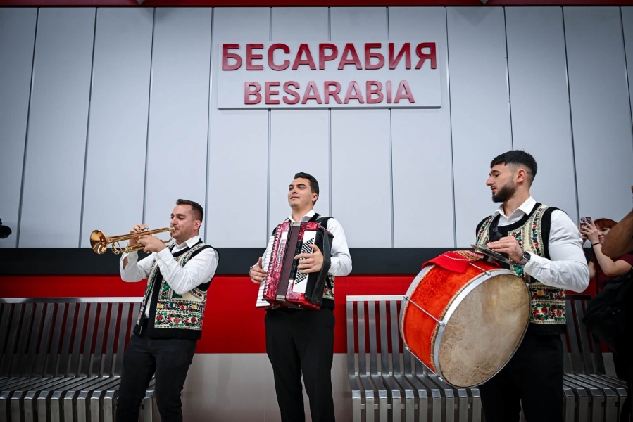 Столичното метро се разширява с три нови станции и четири нови влака