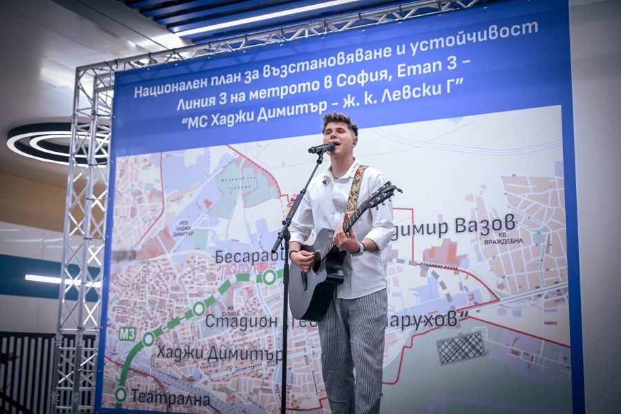 Столичното метро се разширява с три нови станции и четири нови влака